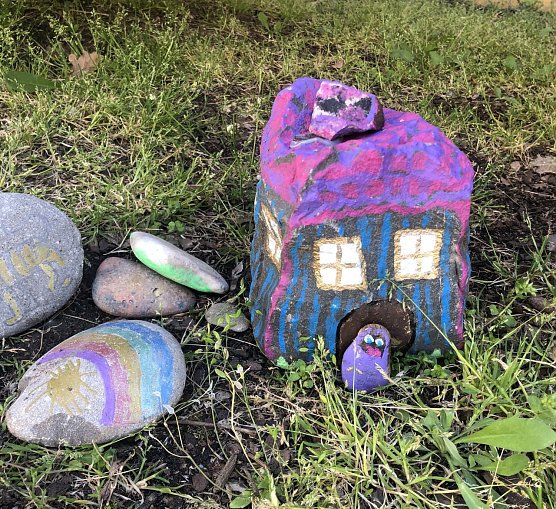 Bunte Steine gegen den grauen Alltag (Foto: Jenifer Kolditz)