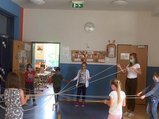 Schulsozialarbeiterin Katja Vopel in Aktion (Foto: GS Bertolt Brecht) Schulsozialarbeiterin Katja Vopel in Aktion (Foto: GS Bertolt Brecht)