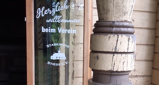 Neue Fensterrahmen in der Stabkirche (Foto: Stabkirche Stiege) Neue Fensterrahmen in der Stabkirche (Foto: Stabkirche Stiege)