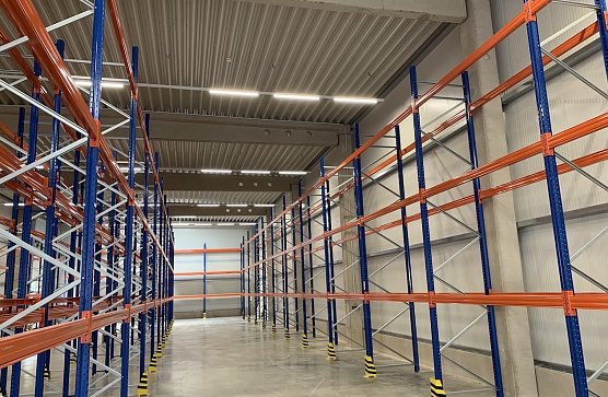 "Unendliche Weiten" in de noch leeren Lagerhalle (Foto: oas)