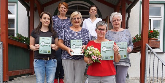 Ramona Schmidt (vorn), Sabrina Sommer, Heike K&ouml;hler, Waltraud Schwolow (mitte), Katrin Sch&ouml;nemann und Christina Zyrus (hinten) wussten am besten bescheid (Foto: S.Schedwill)