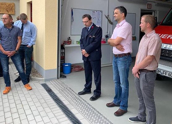 Übergabe Gerätehaus Herreden durch Kai Buchmann (Foto: ©Stadtverwaltung Nordhausen) Übergabe Gerätehaus Herreden durch Kai Buchmann (Foto: ©Stadtverwaltung Nordhausen)