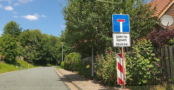 Stein des Ansto&szlig;es ist dieses Hinweisschild am Ortsausgang Gudersleben (Foto: privat)
