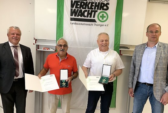 Hohe Auszeichnung f&uuml;r Rainer Kottek und Hans J&uuml;rgen Aksteiner heute Vormittag (Foto: oas)