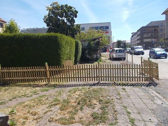 Die KILA-H&uuml;tte erh&auml;lt einen neuen Zaun und einen Anstrich (Foto: Frank Tuschy)