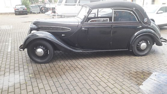 Wieder gut in Schuss - BMW 326 aus der Produktion in Eisenach. Die Holzrestaurierung wurde im Heckbereich und am Stoffverdeck durchgef&uuml;hrt (Foto: Hubert Rein)