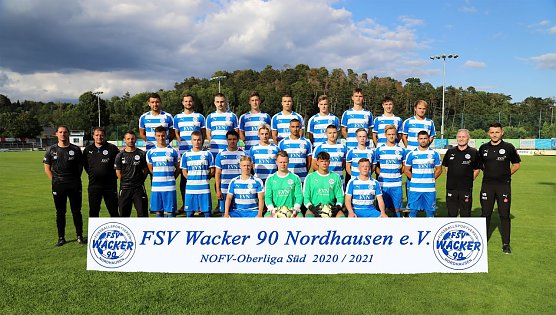 Das Oberligateam der Saison 2020/21 (Foto: FSV Wacker 90 Nordhausen) Das Oberligateam der Saison 2020/21 (Foto: FSV Wacker 90 Nordhausen)