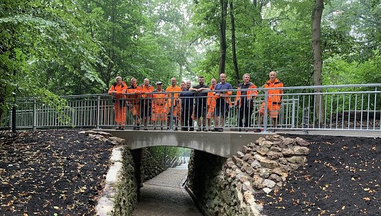 Die wahren Helden der Treppe: das Team des Nordhäuser Bauhofs (Foto: oas) Die wahren Helden der Treppe: das Team des Nordhäuser Bauhofs (Foto: oas)