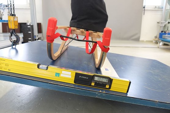 Wie neue Schlitten ihre härteste Prüfung schon im Hochsommer meistern (Foto: TÜV Thüringen) Wie neue Schlitten ihre härteste Prüfung schon im Hochsommer meistern (Foto: TÜV Thüringen)