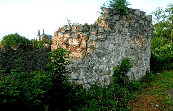 Heutiger  Blick auf einen imposanten Mauerteil 	 (Foto: H.Kneffel)