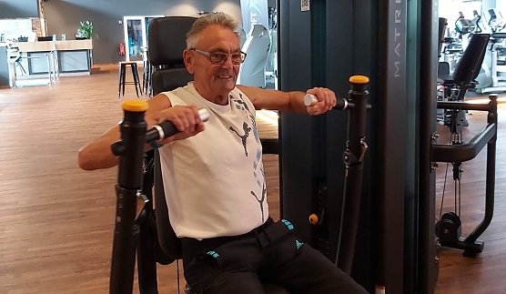 Zweimal in der Woche schafft sich Rentner Heinz Beck im Fitness-Studio. Mal auf dem Laufband, mal am Crosstrainer oder anderen Ger&auml;ten. (Foto: privat)