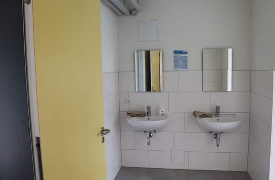 Frisch, neu und in den Farben der Stadt - vor allem im Sanit&auml;rbereich wurde investiert (Foto: Pressestelle Stadt Nordhausen)