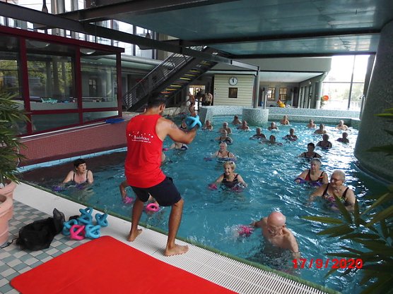 Seniorenschwimmen im Badehaus (Foto: Kreissportbund Nordhausen) Seniorenschwimmen im Badehaus (Foto: Kreissportbund Nordhausen)