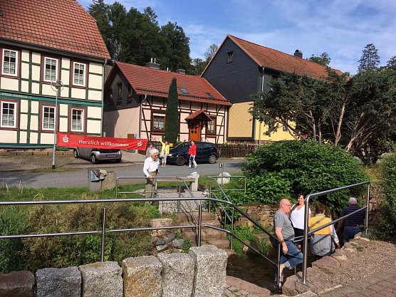 Wassertreten in Neustadt (Foto: R. Preinesberger) Wassertreten in Neustadt (Foto: R. Preinesberger)