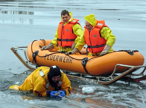 Rettung aus kalten Fluten (Foto: I. Bergmann)