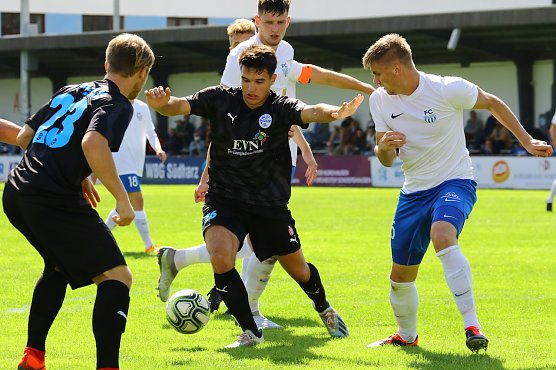 Robert Knopp und Gabriel Schneider im Spiel gegen Neugersdorf  (Foto: B.Peter)