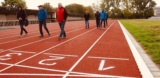 Prima Zusammenarbeit: die Nordh&auml;user Leichathleten freuen sich den Hohekreuzsportplatz bald wieder nutzen zu k&ouml;nnen (Foto: agl)