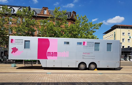 Mammobil auf dem Bahnhofsplatz in Nordhausen (Foto:   Mammographie Screening Th&uuml;ringen Nord/West)