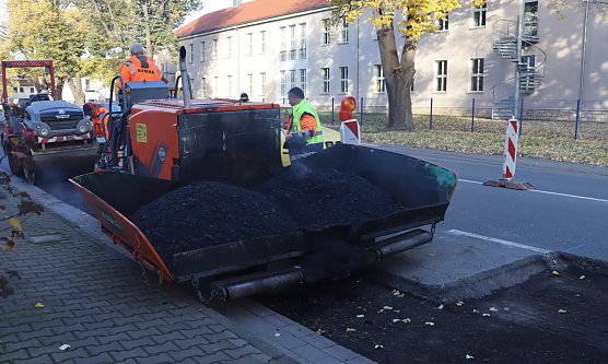 Erneuerung der Teerdecke in der Halleschen Stra&szlig;e (Foto: Stadtverwaltung Nordhausen)