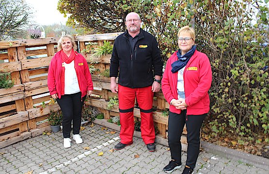 Seit drei&szlig;ig Jahren im Unternehmen: Heike Oppermann, Gerd Hudasch und Ramona Pischel (Foto: oas)