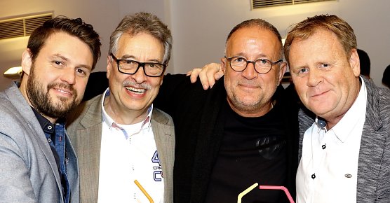 Michael John (2.v.l.) mit Wacker-Pr&auml;sident Torsten Klaus, Uwe Rollfinke und Matthias Geidel (v.l.n.r.) (Foto: Bernd Peter)