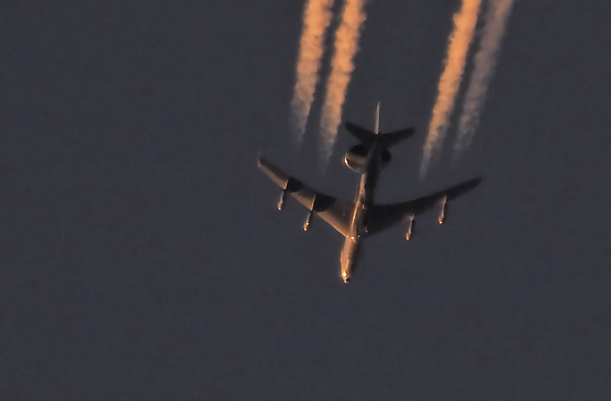 Franz&ouml;sische Boeing E-3 AWACS &uuml;ber Nordhausen? - fotografiert von der Windl&uuml;cke in Richtung Nordhausen (Foto: Peter Blei)