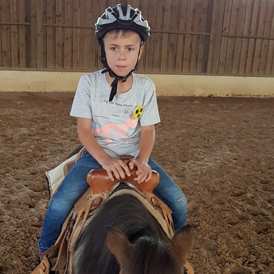 John liebt reiten  (Foto: Privat)