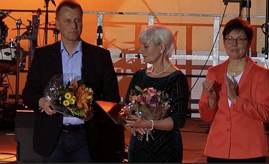 Wolfra Herbst wird von Th&uuml;ringens Sportministerin Heike Taubert 2018 als "Trainerin des Jahres" geehrt  (Foto: C.Keil)