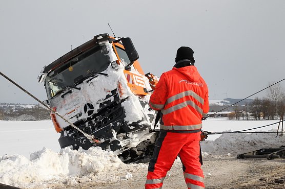 Schneepflug geborgen (Foto: S. Dietzel)