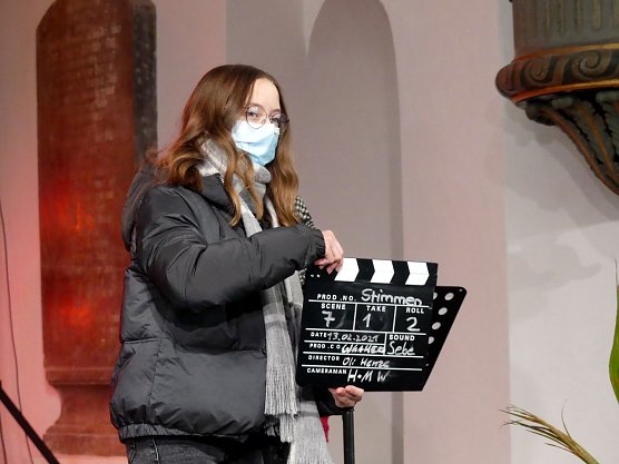 Hannah Wand war f&uuml;r die ordnungsgem&auml;&szlig;e Bezeichnung der gedrehten Episoden verantwortlich - nur so kann der Schnitt hinterher funktionieren. (Foto: Evangelischer Kirchenkreis S&uuml;dharz)