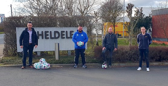 Freude über neue Trainingsbälle in Wollersleben (Foto: R.Fullmann) Freude über neue Trainingsbälle in Wollersleben (Foto: R.Fullmann)