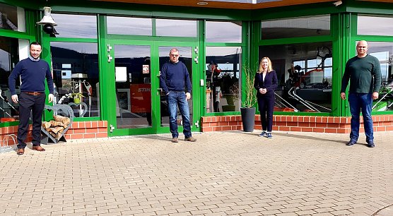 Landratskandidatin besucht Firmen vor Ort (Foto: R.Fullmann) Landratskandidatin besucht Firmen vor Ort (Foto: R.Fullmann)