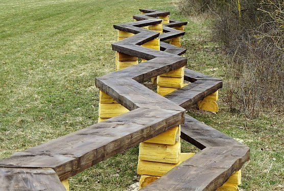 Die l&auml;ngste Bank in ganz Th&uuml;ringen? (Foto: S. Schedwill)