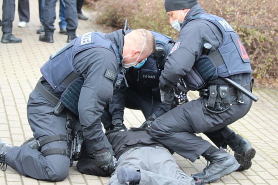 Nach Aufl&ouml;sung der Kundgebung kam es zu einer Festnahme (Foto: oas)