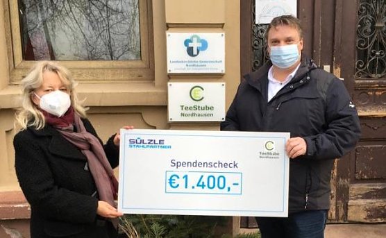 Spende an die Teestube wurde &uuml;berreicht (Foto: G.Kr&ouml;ner)