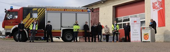 Zwei neue Fahrzeuge &uuml;bergeben (Foto: Landratsamt Nordhausen)