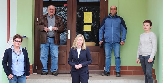 Zum Bild: Jeanette Goedecke (Mitte) misst der Landwirtschaft eine gro&szlig;e Bedeutung im Landkreis zu. Sie traf sich jetzt mit Bettina Pietzer, der Vorsitzenden des Kreisbauernverband und Gesch&auml;ftsf&uuml;hrerin Agrargenossenschaft Heringen (1.v.r.); Susann Goldhammer, der  Gesch&auml;ftsf&uuml;hrerin des Kreisbauernverbands Nordhausen (1.v.l.); Dr. Steffen Sendig (2.v.r.), dem Gesch&auml;ftsf&uuml;hrer der  S&uuml;dharzer Landhand (Foto: CDU NDH)