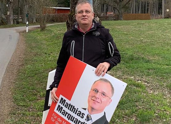 Matthias Marquardt legt selbst Hand an im Wahlkampf (Foto: DIE LINKE NDH) Matthias Marquardt legt selbst Hand an im Wahlkampf (Foto: DIE LINKE NDH)