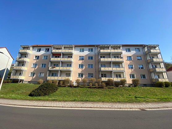 Gereinigte Fassade in der Sangerh&auml;user Stra&szlig;e (Foto: WBG S&uuml;dharz)