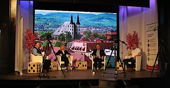 Sind alle aktuell in Quarant&auml;ne: Moderator M&uuml;ller, Kandidaten Goedecke und Marquardt, Landrat Jendricke (Foto: nnz-Archiv)