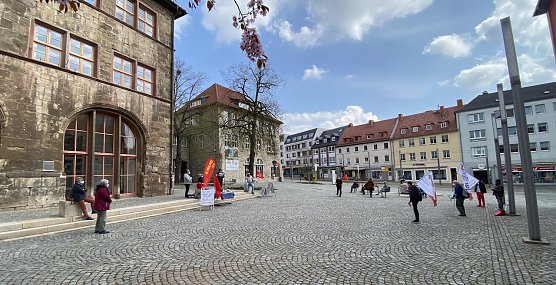 Vormittagsdemo der Marxisten-Leninisten vorm Rathaus (Foto: oas) Vormittagsdemo der Marxisten-Leninisten vorm Rathaus (Foto: oas)
