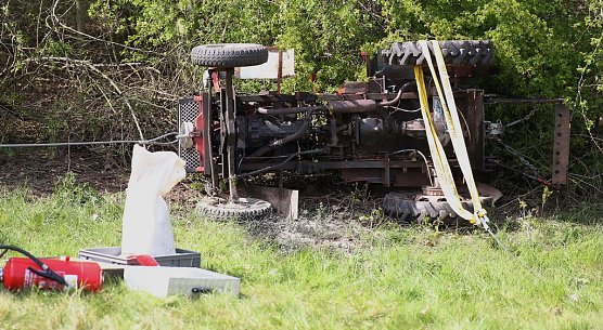 Traktor &uuml;berschlug sich (Foto: S. Dietzel)