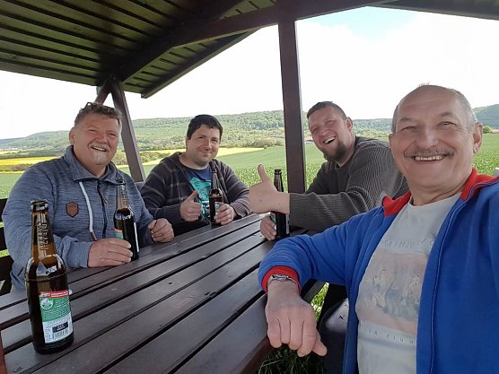 Ein Bierchen nach getaner Arbeit (Foto: Zeitler)