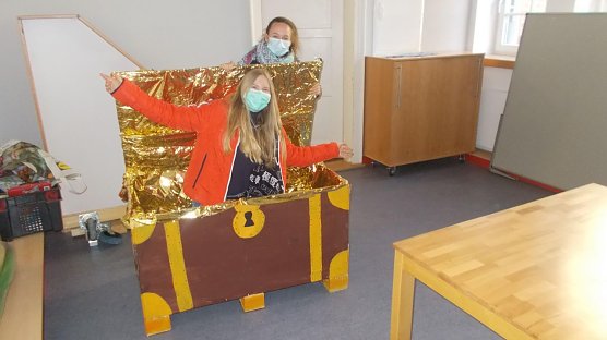 Die KILA-Schatzkiste darf kommende Woche gepl&uuml;ndert werden (Foto: Frank Tuschy)