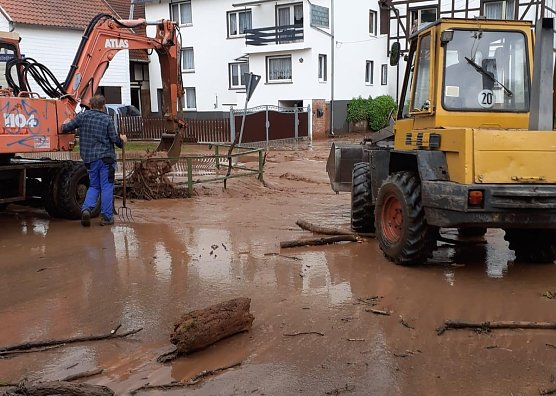 Aufr&auml;umen in Hochstedt (Foto: privat &uuml;ber St. Iffland)