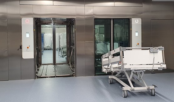 Neue maschinelle Bettenaufbereitung im Südharz Klinikum (Foto: SHK) Neue maschinelle Bettenaufbereitung im Südharz Klinikum (Foto: SHK)