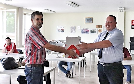 Übergabe Badehaus-Gutscheine (Foto: Stadtverwaltung NDH) Übergabe Badehaus-Gutscheine (Foto: Stadtverwaltung NDH)
