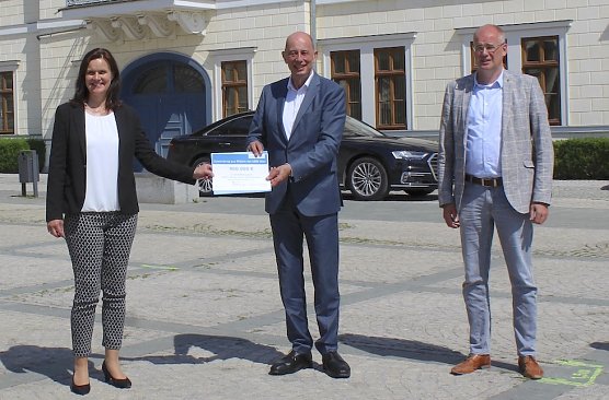 v.l. Landr&auml;tin Antje Hochwind-Schneider; Th&uuml;ringer Wirtschaftsminister  Wolfgang Tiefensee, Landrat Matthias Jendricke (Nordhausen) (Foto: Eva Maria Wiegand)