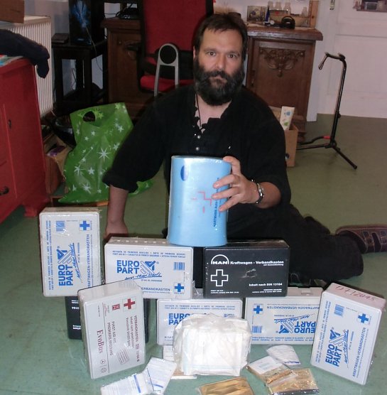 Gemeindep&auml;dagoge Tuschy mit den Spenden (Foto: privat)