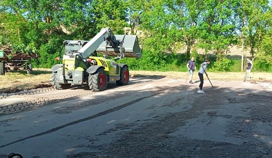 Der Platz wird hergerichtet (Foto: Kay Wagner)